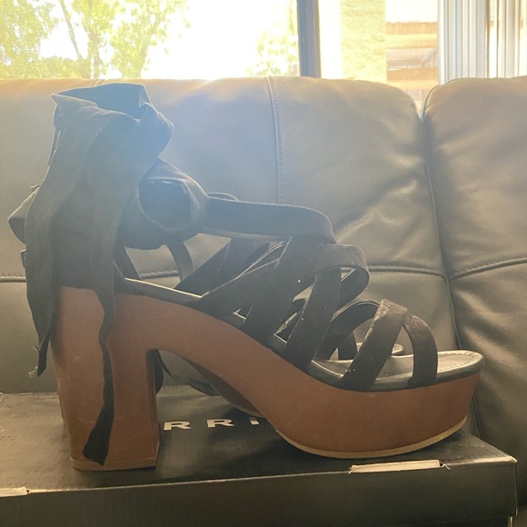 Torrid Black Ankle wrap wooden heel - Picture 3 of 3